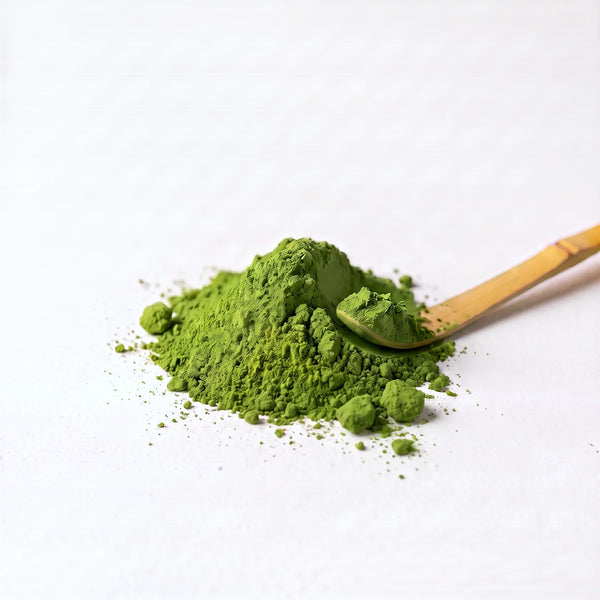 Matcha Supreme Pulver mit Bambuslöffel – Heissenberger Tee & Kaffee
